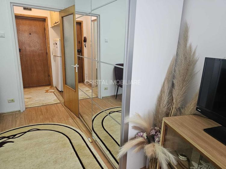 Vanzare garsoniera Titan- poarta Faur, bloc 1985 - 2