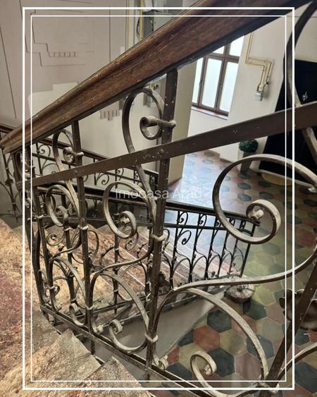 De vanzare Apartament de renovat 4 camere generoase Central Arad - 3