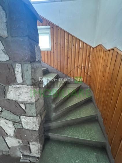 Casa cu 2 apartamente si teren generos-zona centrala, potential excelent! - 4