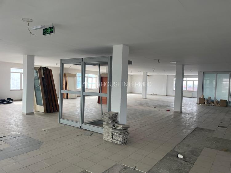 Cladire de birouri si spatii comerciale P+4E, stradal la DN1 - 14