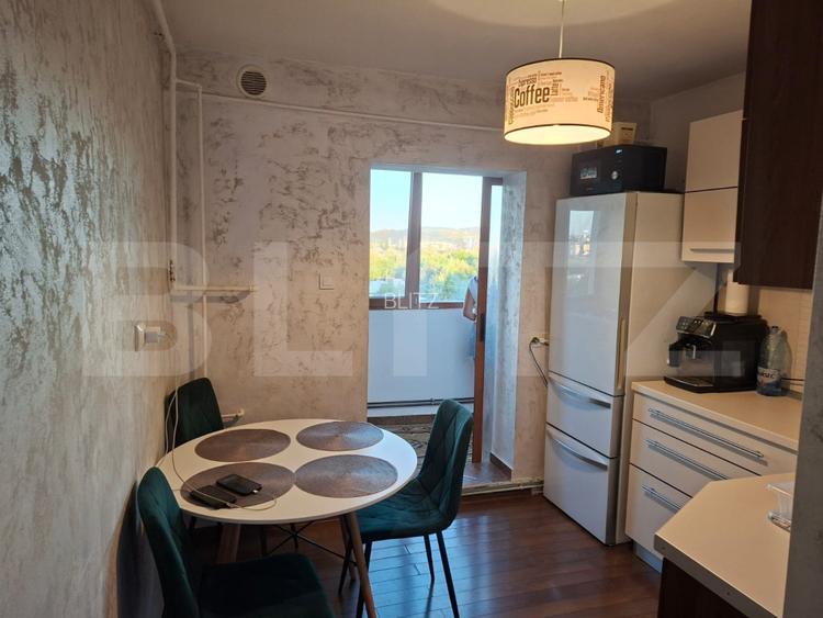 Apartament decomandat, 3 camere, 2 bai, zona Nicolina  - 9