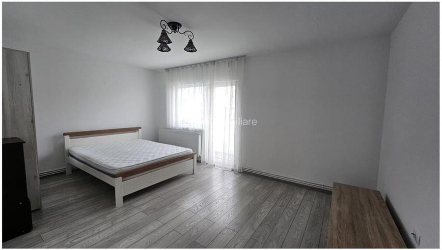 Apartament spatios 4 camere recent renovat Astra - 11