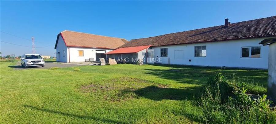 TEREN CU CLADIRI FUNCTII MULTIPLE - 8