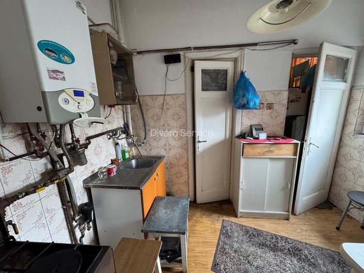 Vanzare apartament patru camere plus garsoniera in vila cartierul Armenesc curte - 12