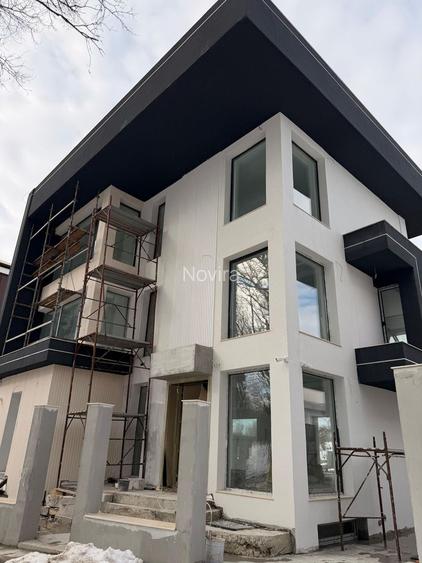 Vilă de Lux cu Piscină Privată și Deschidere Directă la Lacul Snagov - 3