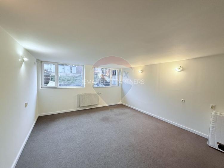 Casă / Vilă de închiriat în  Buna Ziua - 25