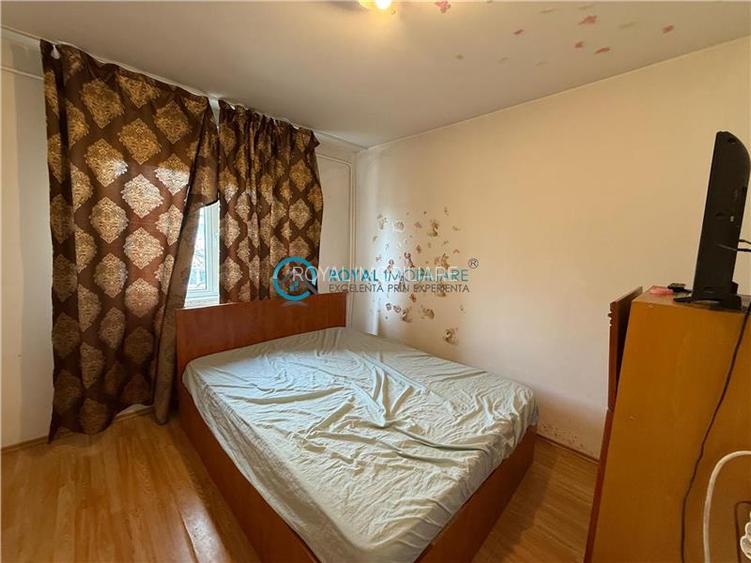 Royal Imobiliare  - Vanzare Apartament zona 9 Mai - 4