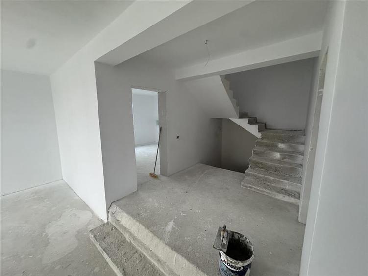 VANZARE VILA 7 CAMERE CIOROGARLA -DOMNESTI TOATE UTILITATILE