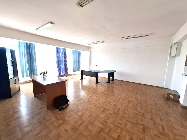 De închiriat: 2 birouri spațioase – 82 mp utili (zona str. Republicii) - 3