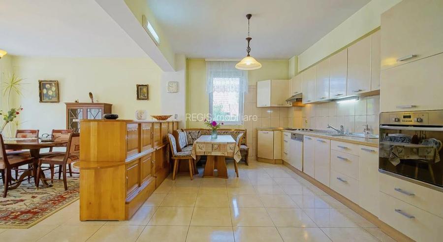 Casa  arhitectura deosebita cu potential afacere - Tractorul - 5 min Coresi - 4