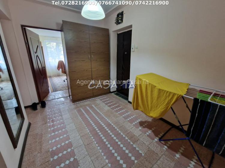 Apartament 3 camere, situat in Targu Jiu, Str. G-Ral Christian Tell - 10