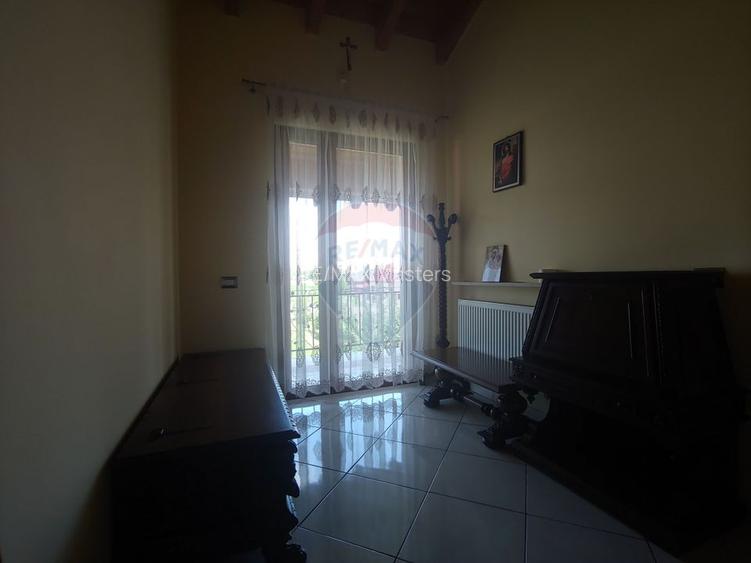 Casă / Vilă de lux cu 5 camere de vânzare în Vadu Moldovei, Suceava - 32