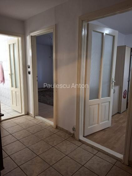 Vand apartament spatios, 3 camere, decomandat, 2 bai, pret 1.575 euro/mp. - 9