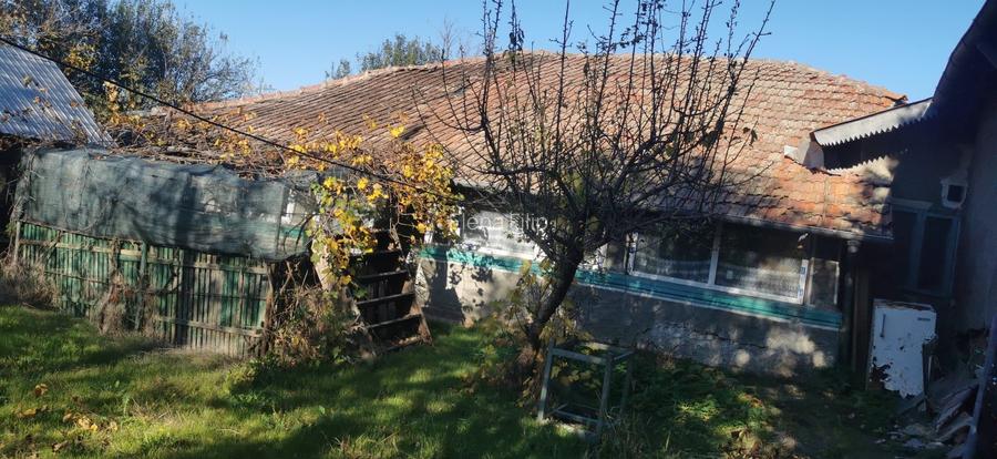 Casă batranească de vânzare  - 2