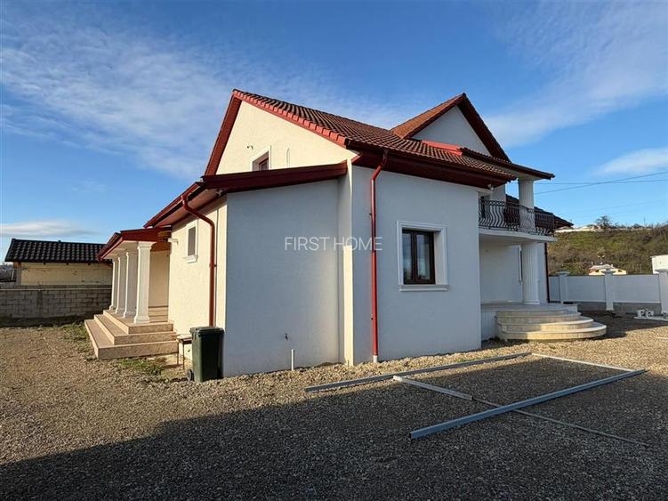 Vila deosebita Parter + Mansarda de vanzare in Odobesti - 7