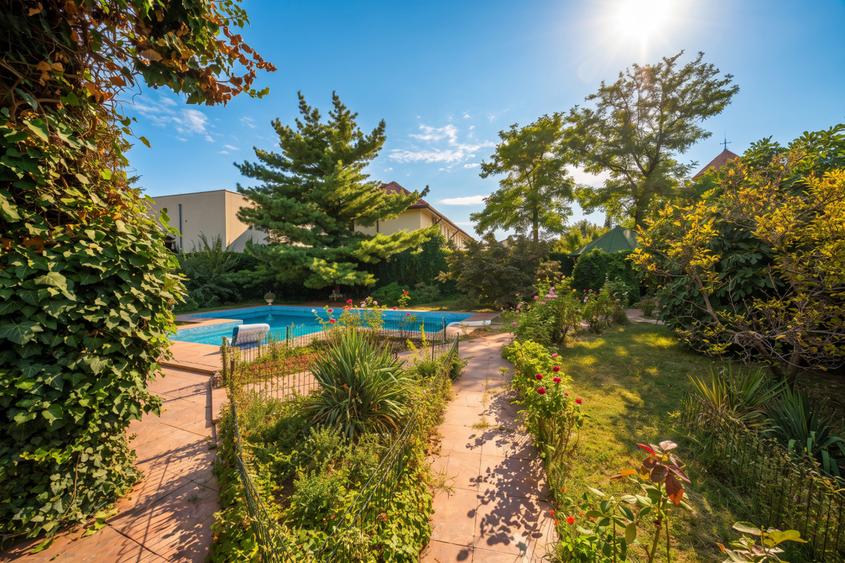 Fundeni, imobil S+P+1, 350mp utili, piscină, foișor, 2 garaje, 1.576mp teren!