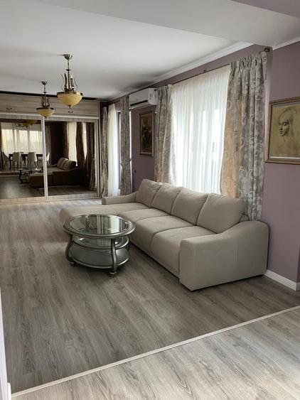 Apartament cu priveliste spectaculoasa catre lac, complet mobilat si utilat!!!