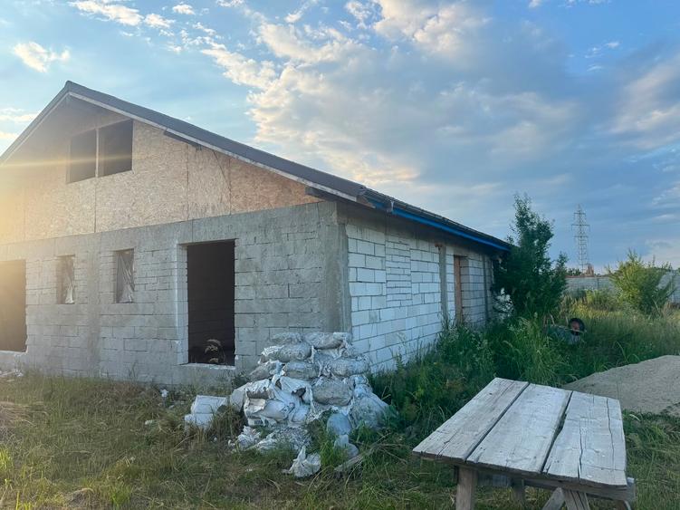 Casa Peris  zona Cocioc  (Nefinalizata) , langa terenul de Golf Bucharest