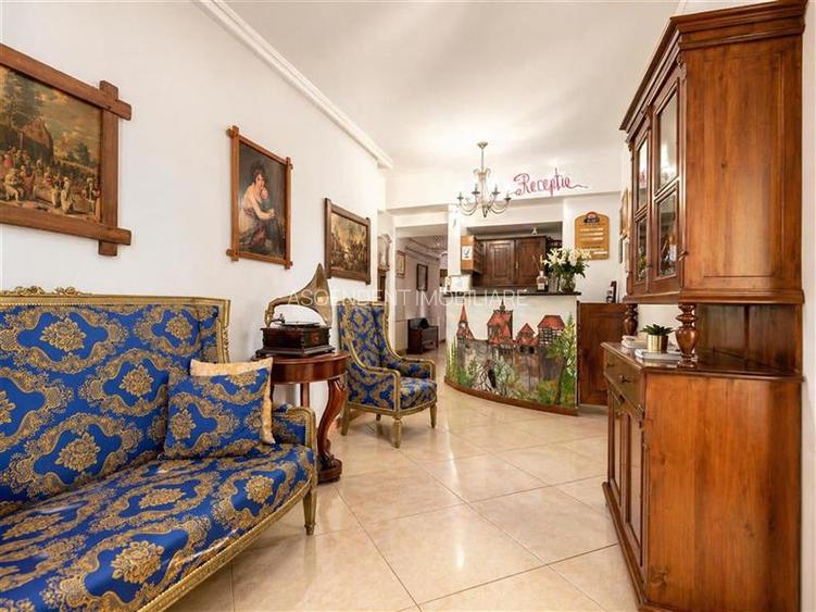 Pensiune cu restaurant, farmec aparte, concept italian, Central, aria Castelul B - 8