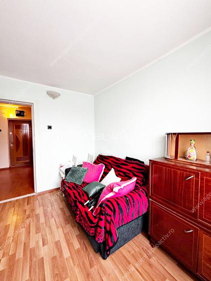 Apartament cu 3 camere decomandat, situat la etajul 7, in Micro 20. - 6