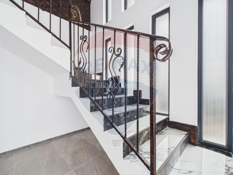 Casă / Vilă cu 5 camere de vânzare - 19