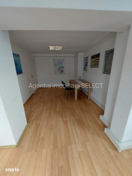 Spatiu 4 camere decomandat - 9