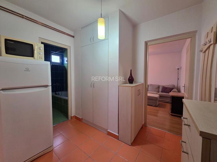 Apartament de vânzare - 4