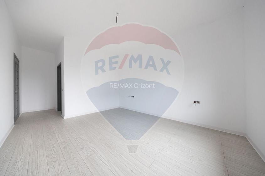 Casă spațioasă de vânzare | 4 camere | 120 mp util - 500 mp teren - 10