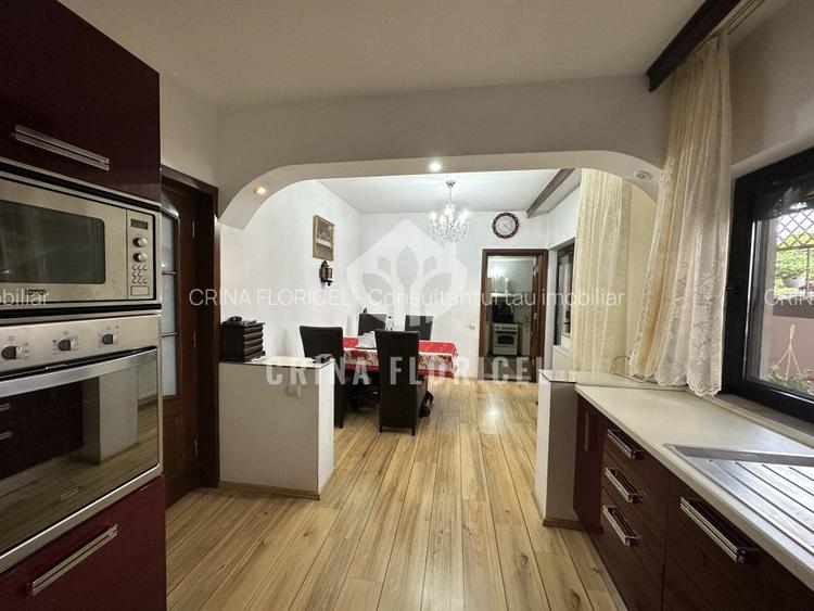 Vanzare vila cu trandafiri in suprafata de 220 mp , teren 536 mp din Domnesti - 16