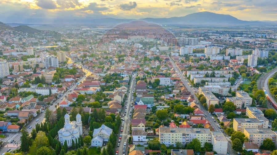 Cladire de 902 mp utili de vânzare, zona Grivitei - DN 13, COMISION 0 - 19