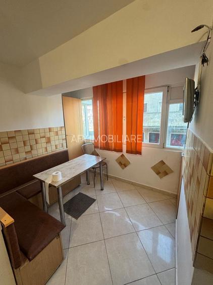 Inchiriez apartament nemobilat 4 camere Pantelimon - 3
