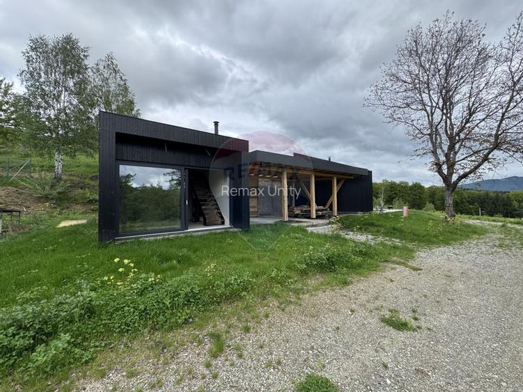 Doua case la munte, cu vedere superba, localizate in Poiana Marului - 35