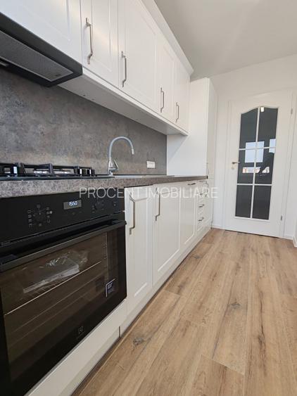 Apartament 2 camere decomandat renovat , zona Centrul Civic - str Toamnei - 16