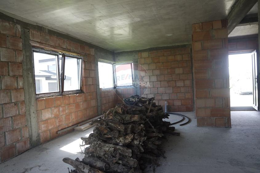 CASA CUPLATĂ DE VÂNZARE la rosu sau la semifinisat în Tăuții Măgherăuș - 11