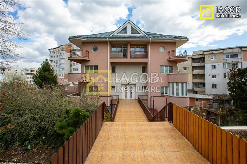 1/2 Duplex  S+D+P+2E, 455 mp in zona centrala a mun. Bacau - 5