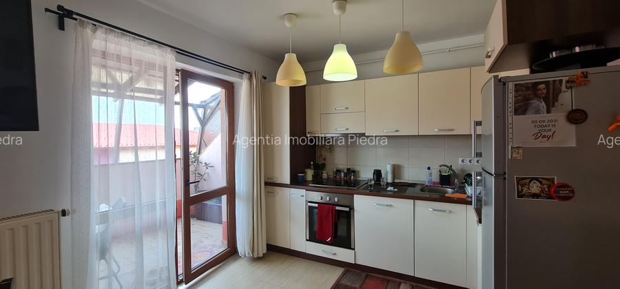 Vand apartament de 3 camere, situat in Strand, in bloc din 2008 - 2