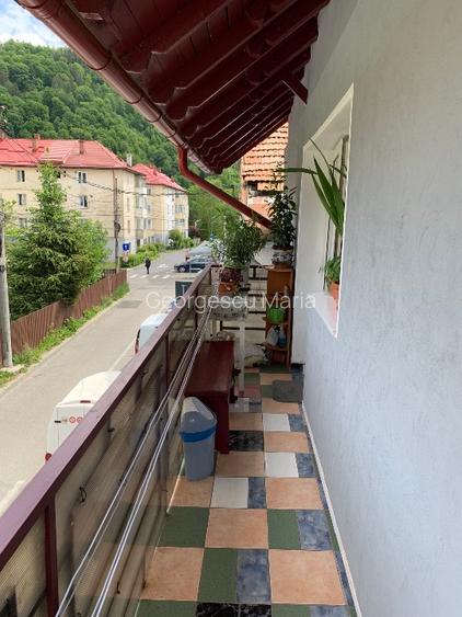Închiriez 2 camere din care una la mansarda - conditii bune.    - 12