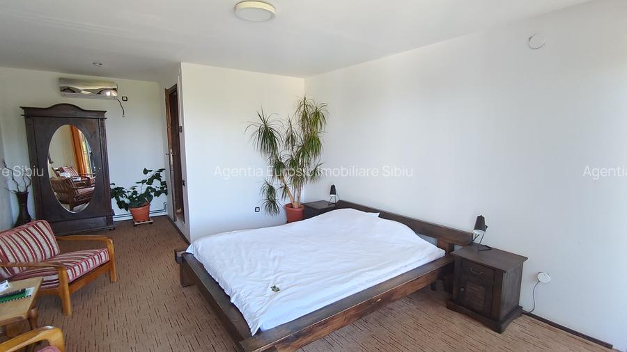 Pensiune si casa de locuit cu 3200 mp teren in Sibiu cartier Gusterita - 9
