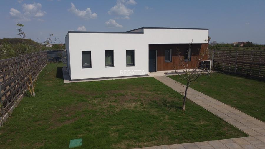 VILA COCHETA PE PARTER CU TEREN GENEROS - 11