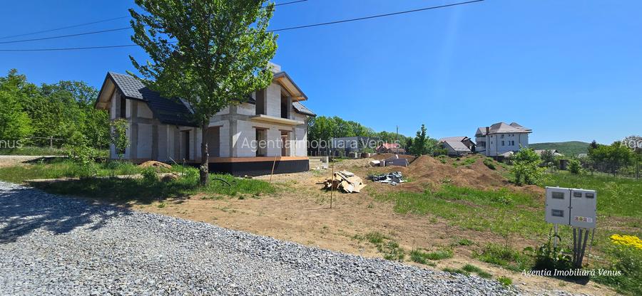 Loc de casa intravilan Botosani, zona Lebada - 2