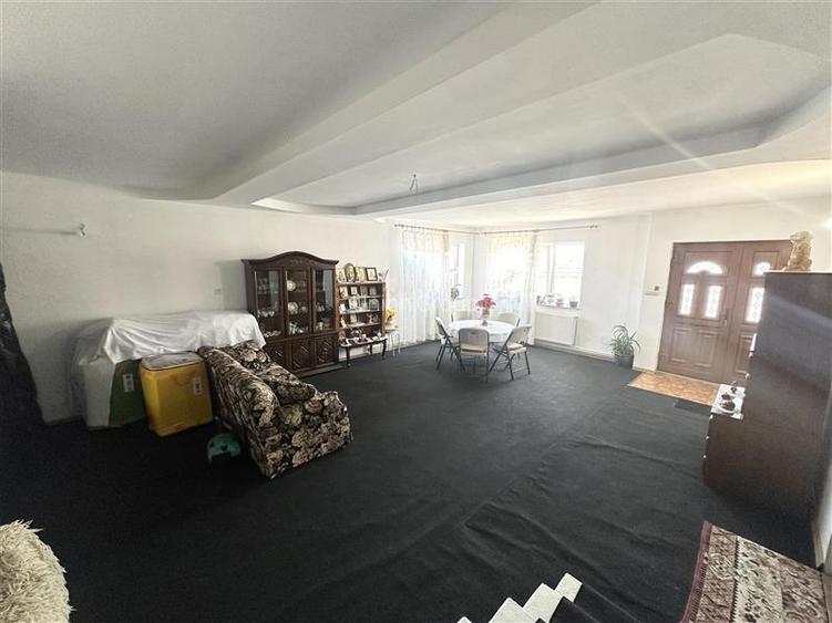 Casa S+P+1E cu Teren de 854 mp, Pretabila pentru Doua Familii - 35