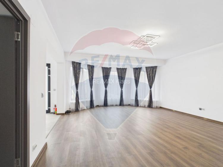 Casă / Vilă cu 5 camere de vânzare - 9