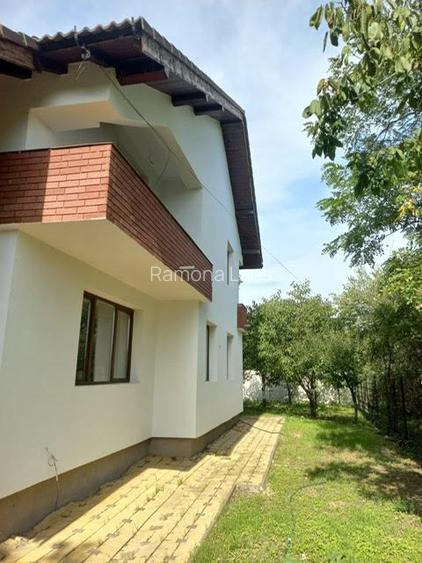 Casa solida, moderna si luminoasa; liniste totala in natura! - 3