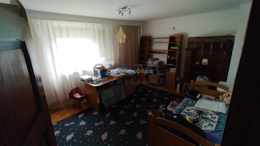 Casa / Vila spatioasa zona URSULET - 12