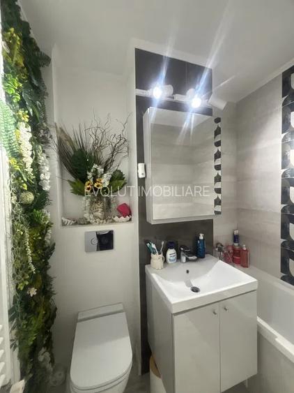 Apartament cu 3 camere decomandat-zona trocadero - 4