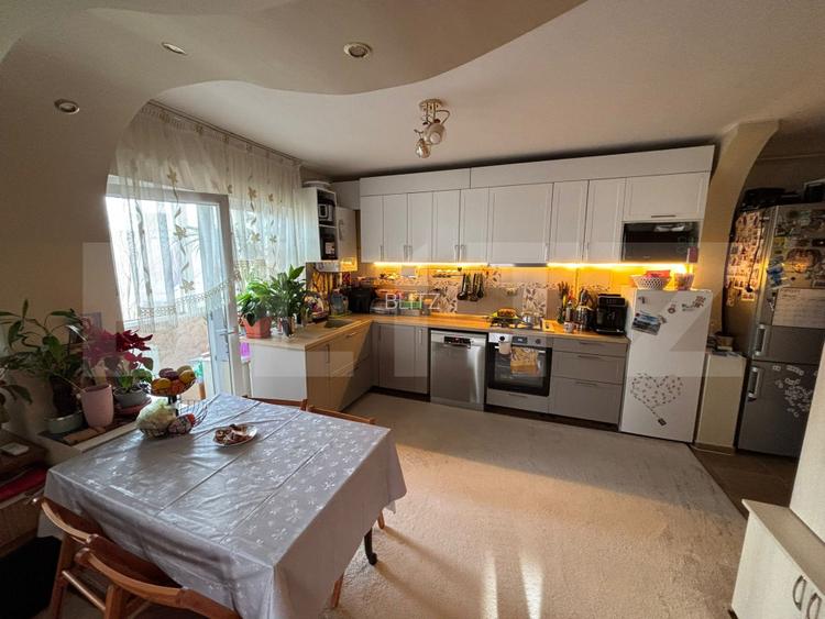 Apartament semidecomandat cu 3 camere, etaj intermediar, parcare, zona Terra - 3