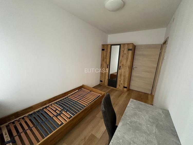 Apartament cu 3 camere, zona Podu de Piatra - 4