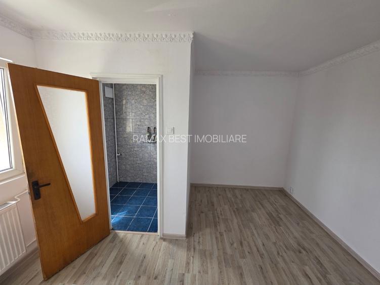 Titan, Postavarul intersectie B-ul 1 Decembrie 1918, stradal, vedere spate - 8