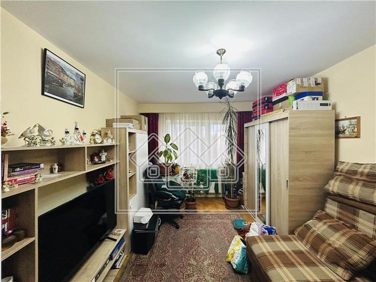 Ap cu 2 camere, pivnita, Etaj 2/5 - Zona Valea Aurie
