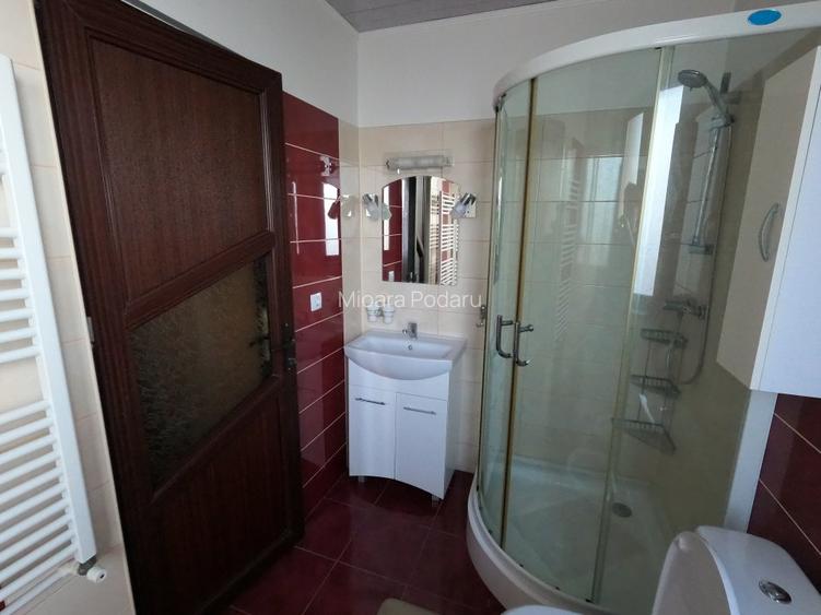 Casa cu etaj, mansarda, curte, 3 dormitoare, 3 camere de zi, 4 bai. Com. Smardan